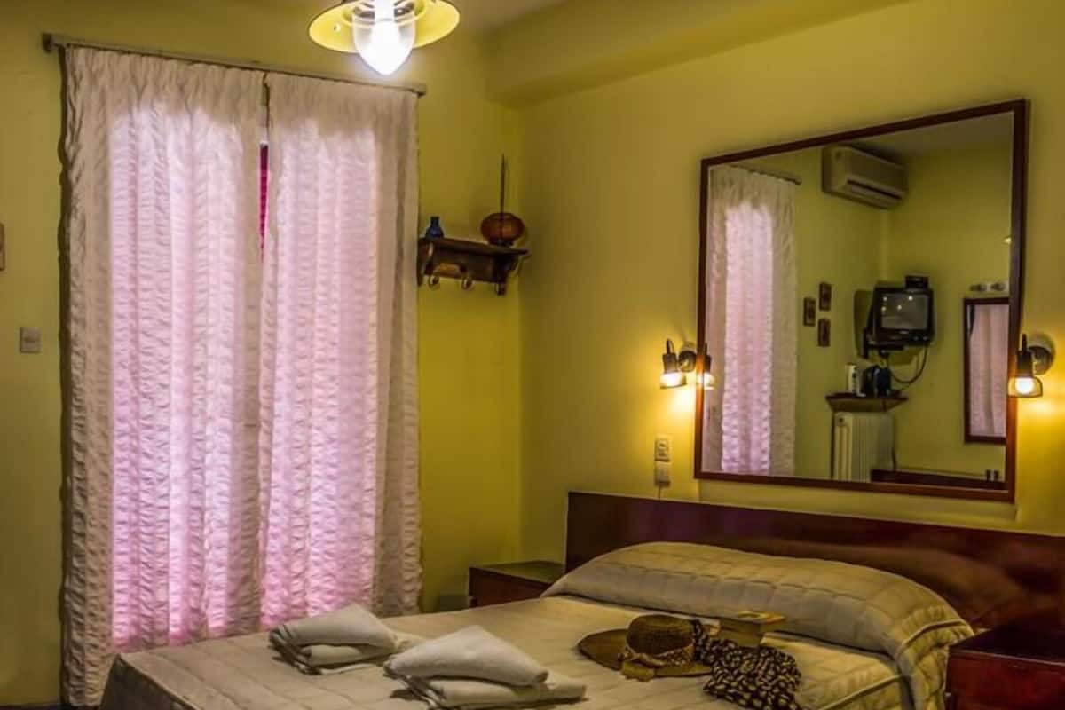 Minibar, in-room safe, soundproofing, WiFi (free)