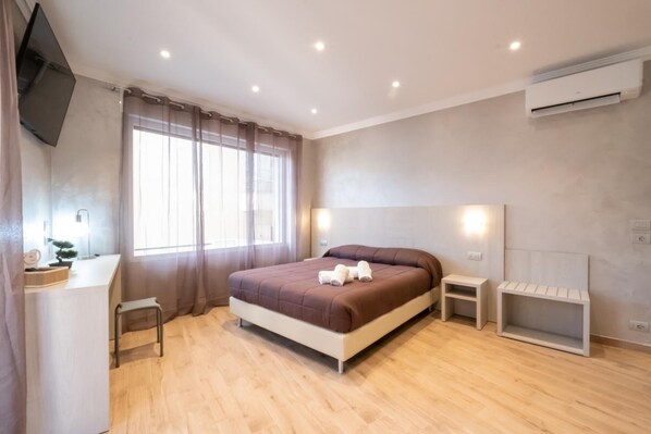 In-room safe, desk, soundproofing, free cots/infant beds