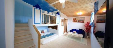 مكتب وستائر تعتيم وتجهيزات عازلة للصوت وملاءات أسرّة