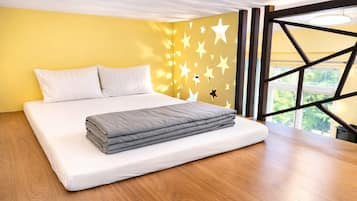 Standard Quadruple Room, 2 Double Beds | Desk, blackout drapes, soundproofing, bed sheets