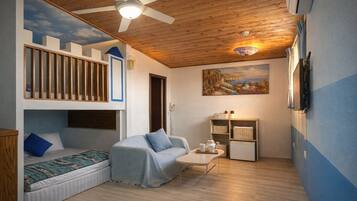 Standard Quadruple Room, 2 Double Beds | Desk, blackout drapes, soundproofing, bed sheets