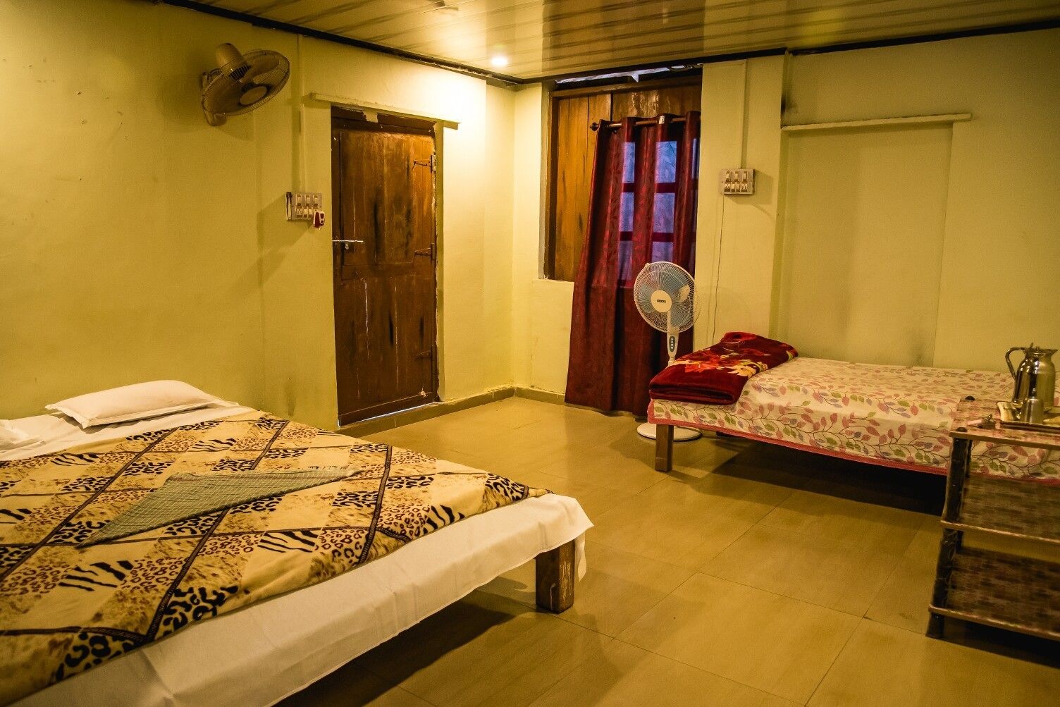 基础宿舍, 1 张单人床