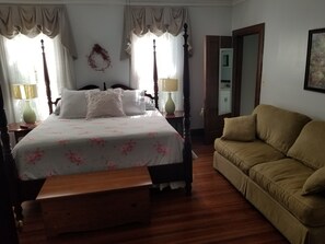 8 bedrooms, iron/ironing board, WiFi, bed sheets