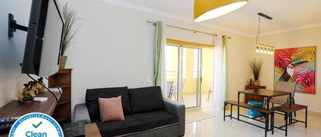 Apartment (3 Bedrooms) | Front of property