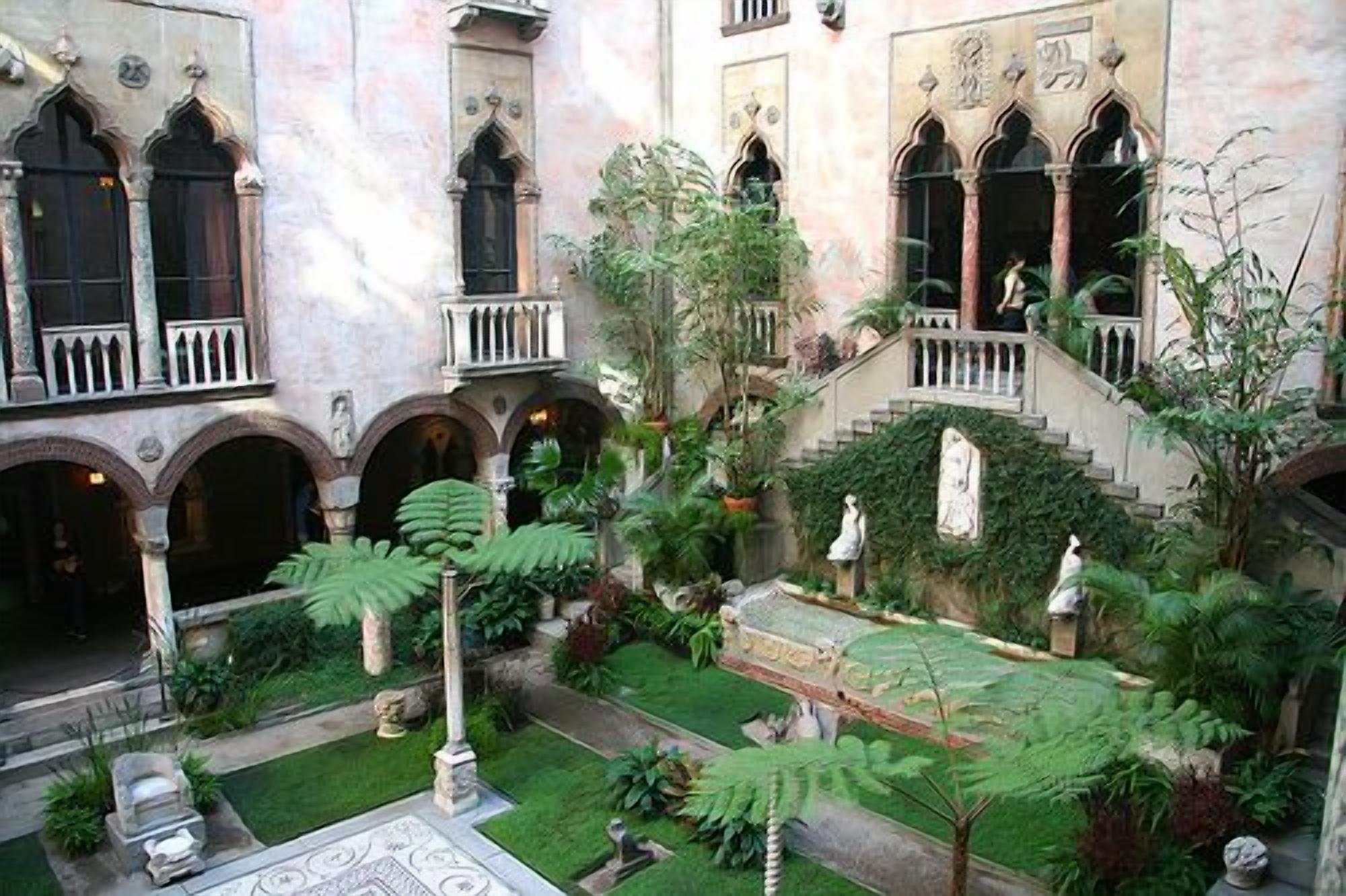 Isabella Stewart Gardner Museum, Walking distance from Inn
