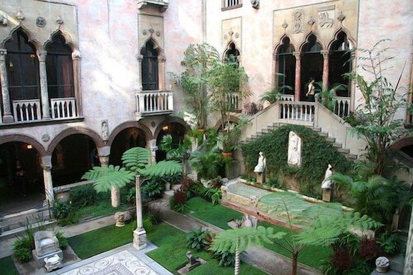 Isabella Stewart Gardner Museum, Walking distance from Inn