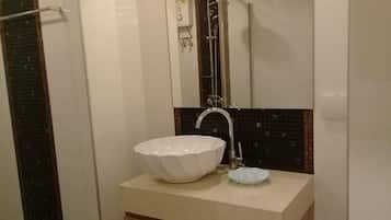 1-Bedroom Apartment | Wastafel kamar mandi