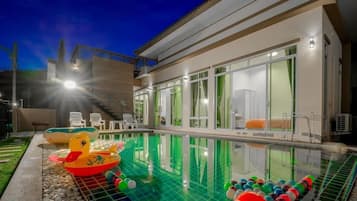 Three Bedrooms Private Pool Villa | Hiên