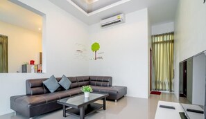 Three Bedrooms Private Pool Villa | Coin séjour