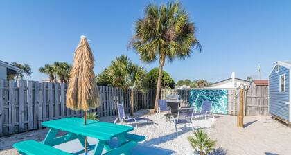 MARGARITA'S BEACH SERENITY FOR YOU AND YOUR PET ONLY STEPS FROM THE BEACH