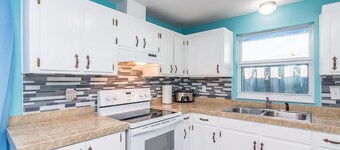 MARGARITA'S BEACH SERENITY FOR YOU AND YOUR PET ONLY STEPS FROM THE BEACH