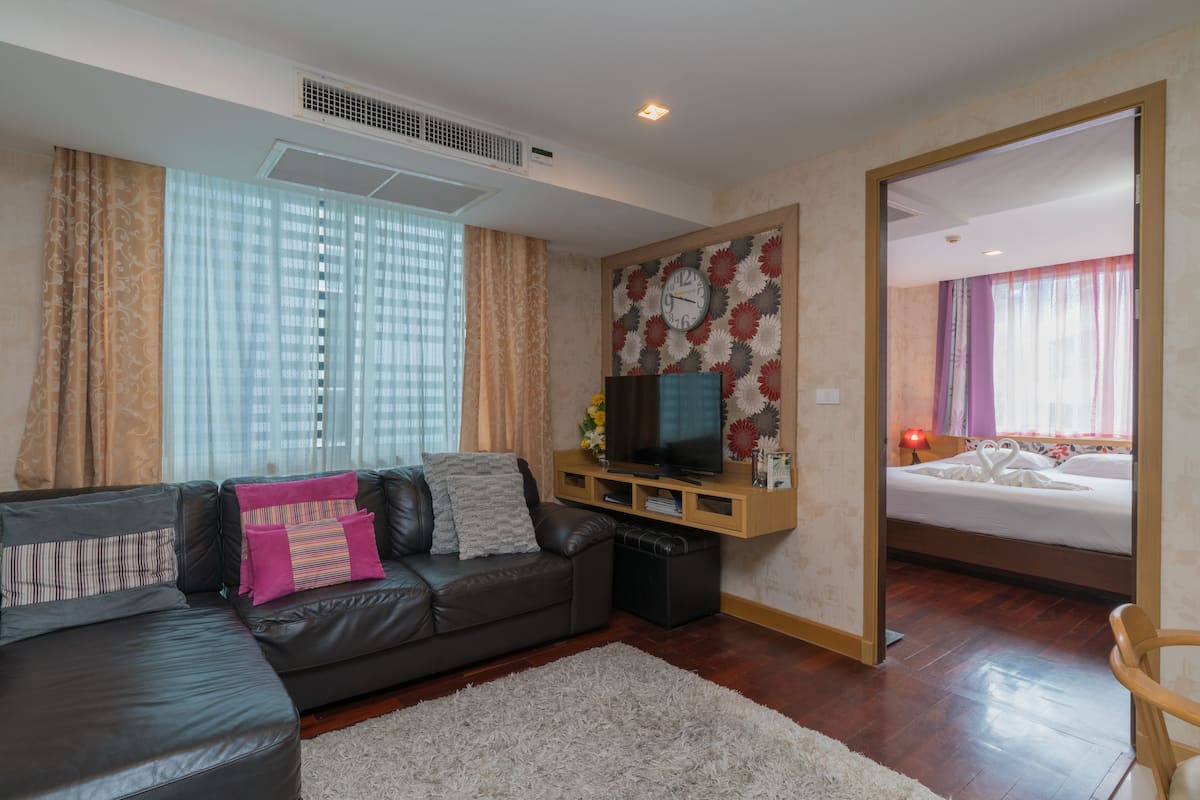 1 bedroom, in-room safe, desk, blackout curtains