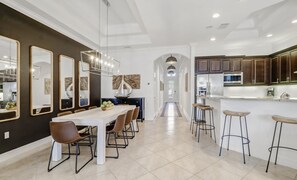 Dining - Walk to Vanderbilt Beach, Pets, 2 Mstrs w Kings beds, htd pool, bikes, BBQ (North Naples)