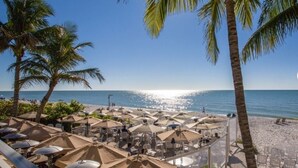 A beachside restaurant with outdoor seating, palm trees, and a view of the ocean. - Walk to Vanderbilt Beach, Pets, 2 Mstrs w Kings beds, htd pool, bikes, BBQ (North Naples)