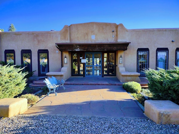 Exterior - Casita Bella -clubhous pool tennis hot tub internet stream deck patio privacy (Arroyo Seco)