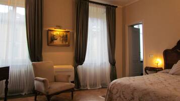 Deluxe Suite, Lakeside | 1 bedroom, minibar, individually furnished, desk