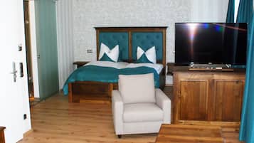 Desk, blackout drapes, rollaway beds, free WiFi