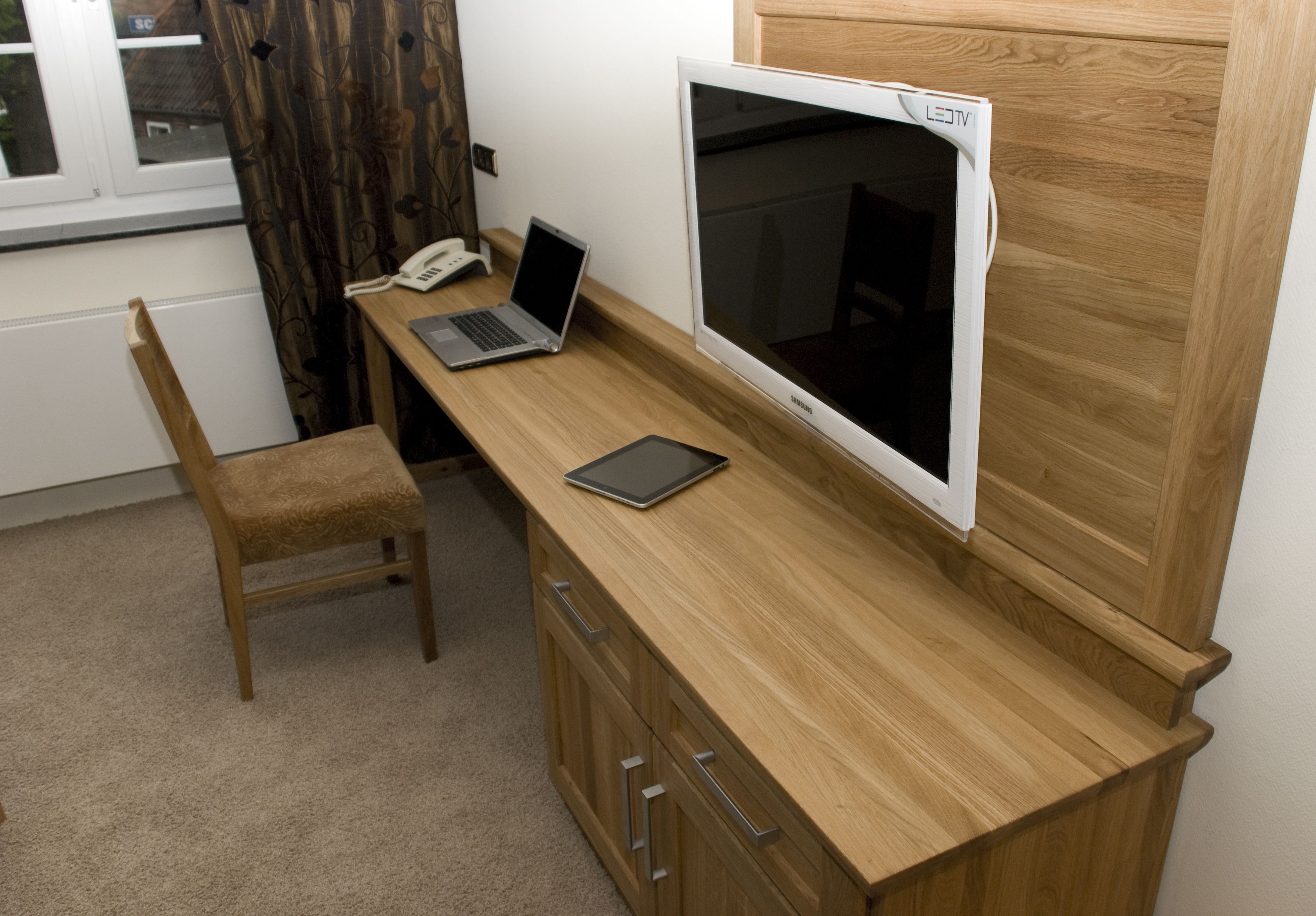 suite, balcony | living area | led tv