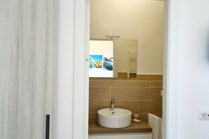 Chambre Triple, balcon (CARISCIA) | Lavabo de la salle de bain