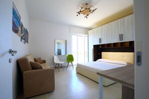 Chambre Deluxe, vue partielle sur la mer (COLUNITRI)