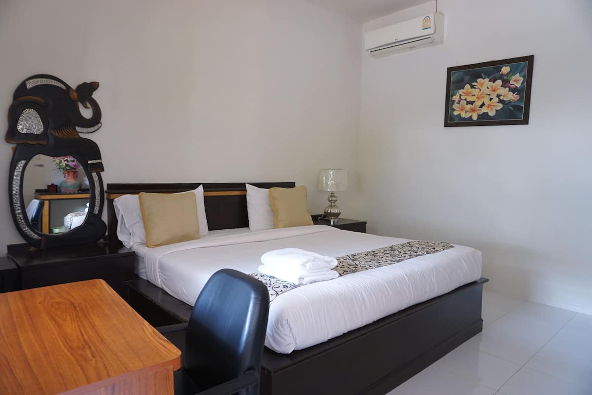 Standard Double Room | Desk, WiFi (free)