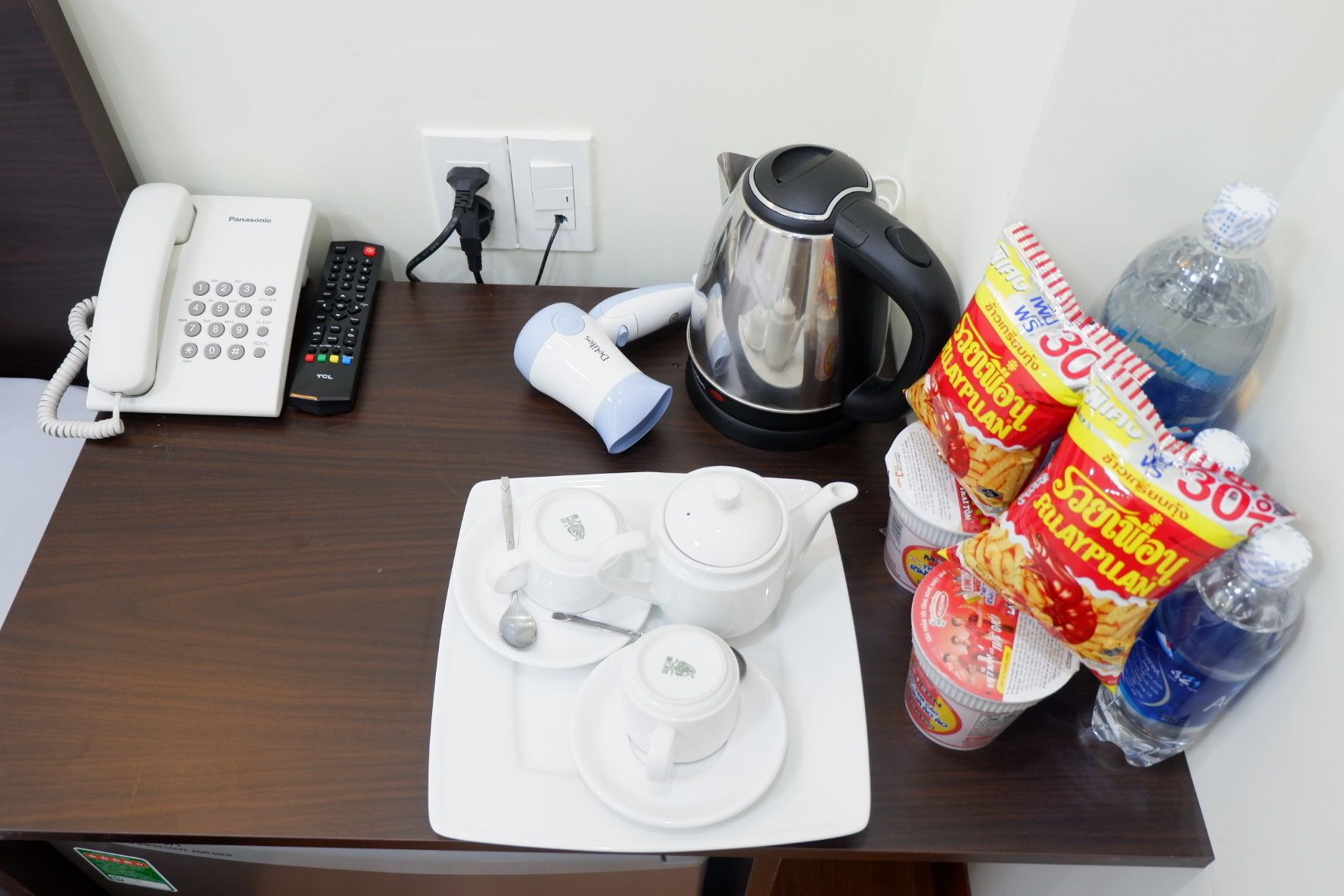 standard double room, 1 queen bed | minibar, desk, soundproofing, rollaway beds