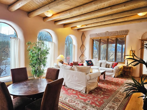 Casa Bella - VIEWS private yard stream gourmet kitchen high speed internet