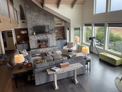 AMAZING VIEW + UNEQUALED COMFORT = THE PERFECT RETREAT