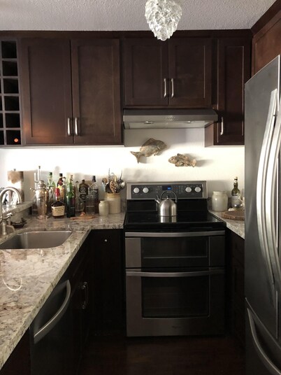 SD Writer's Pad ~ KILLER location near La Jolla, PB, Downtown ~ walk to Trolley!
