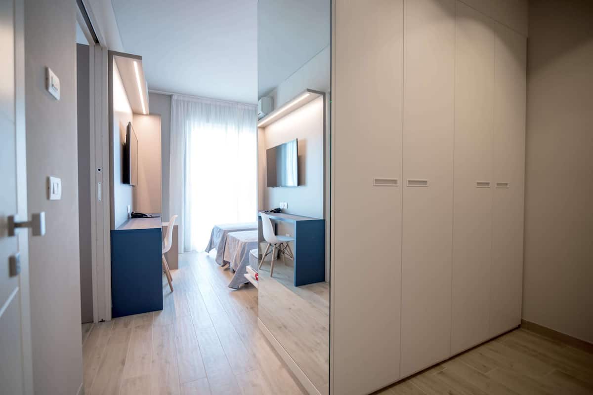 Minibar, caja de seguridad en la habitación, escritorio y wifi gratis
