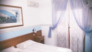 Bügeleisen/Bügelbrett, kostenloses WLAN, Bettwäsche