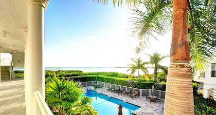 'Oceanside Oasis' Direct Ocean Views & 3 BR'S