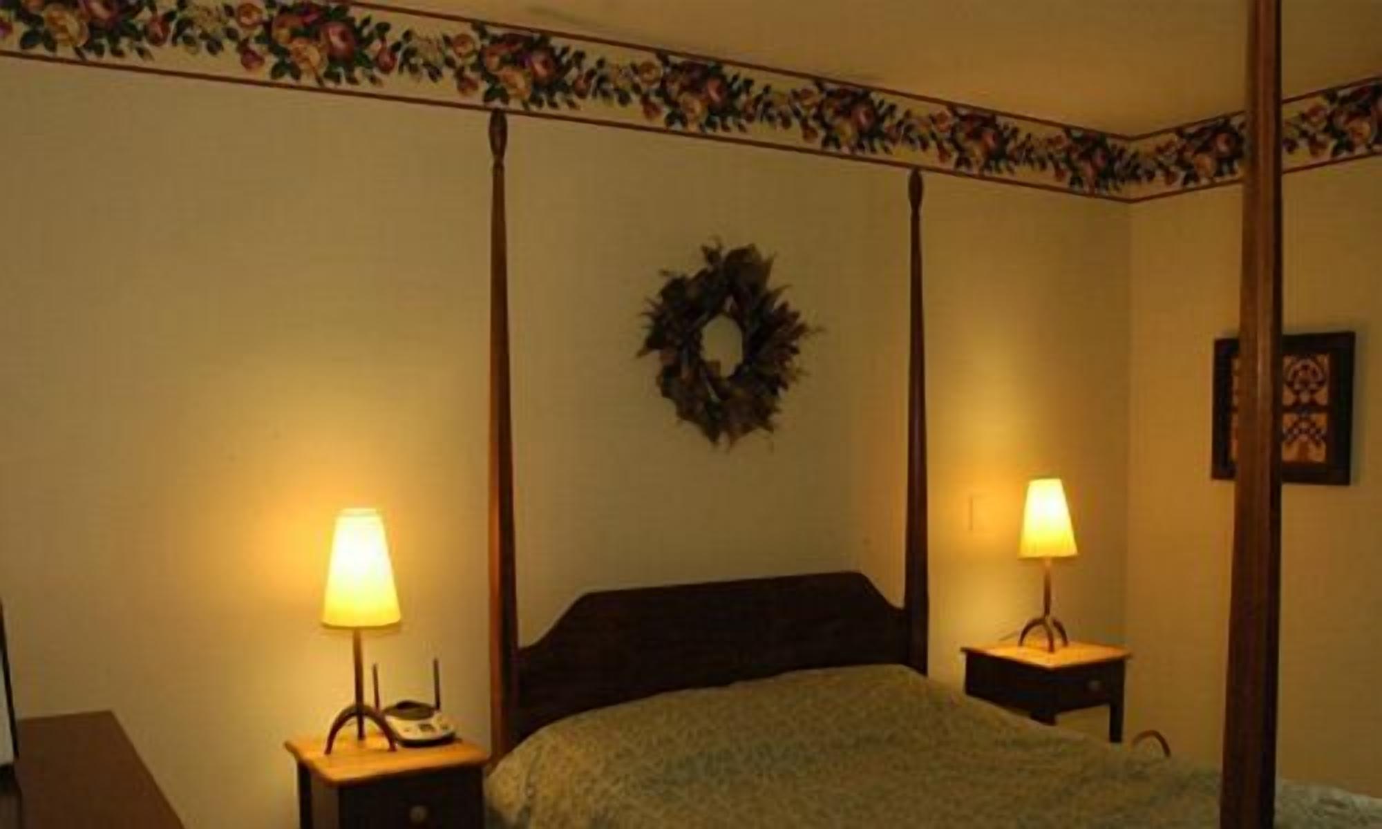 4 bedrooms, desk, iron/ironing board, free WiFi