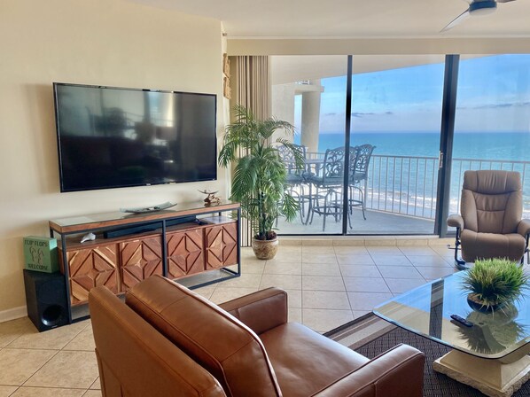 Smart TV, fireplace, stereo