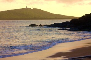 Beach nearby, sun loungers, beach towels