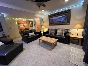 Flat-screen TV - Free SkyCard Act - Spacious, Outdoor Pool/Hot Tubs, Walk To Peak 9-The Lift C11 (Breckenridge)