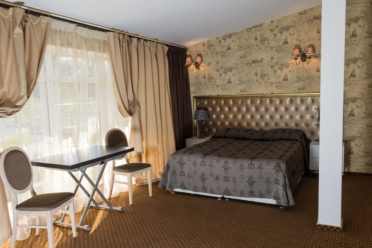 Superior Room | 1 bedroom, premium bedding, minibar, in-room safe