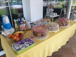 包含每日自助早餐