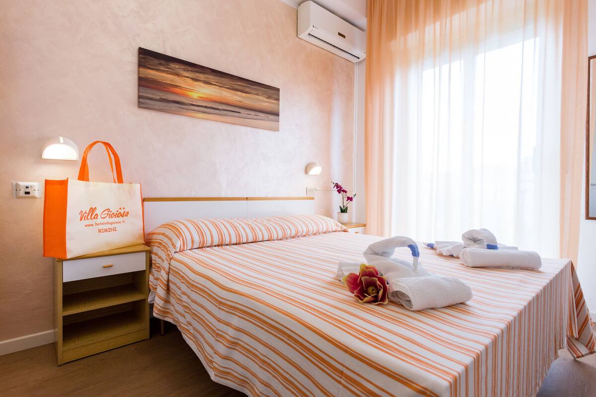 In-room safe, free WiFi, bed sheets