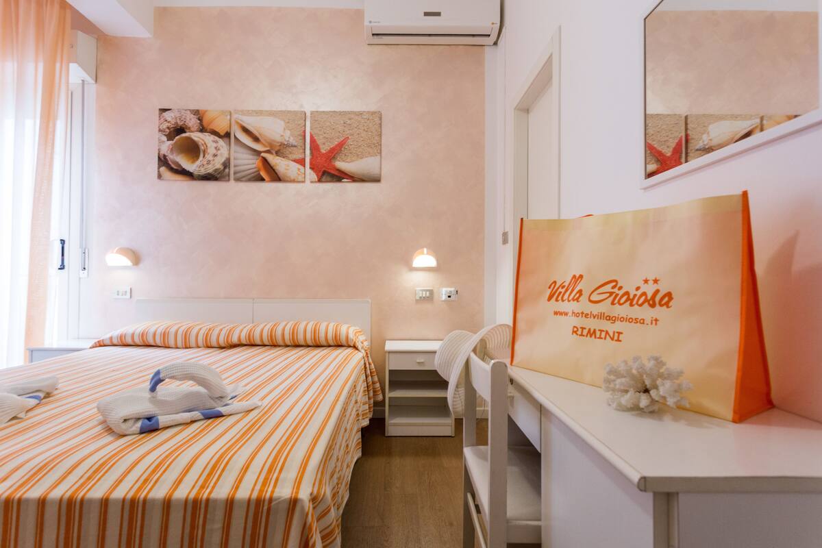 In-room safe, free WiFi, bed sheets