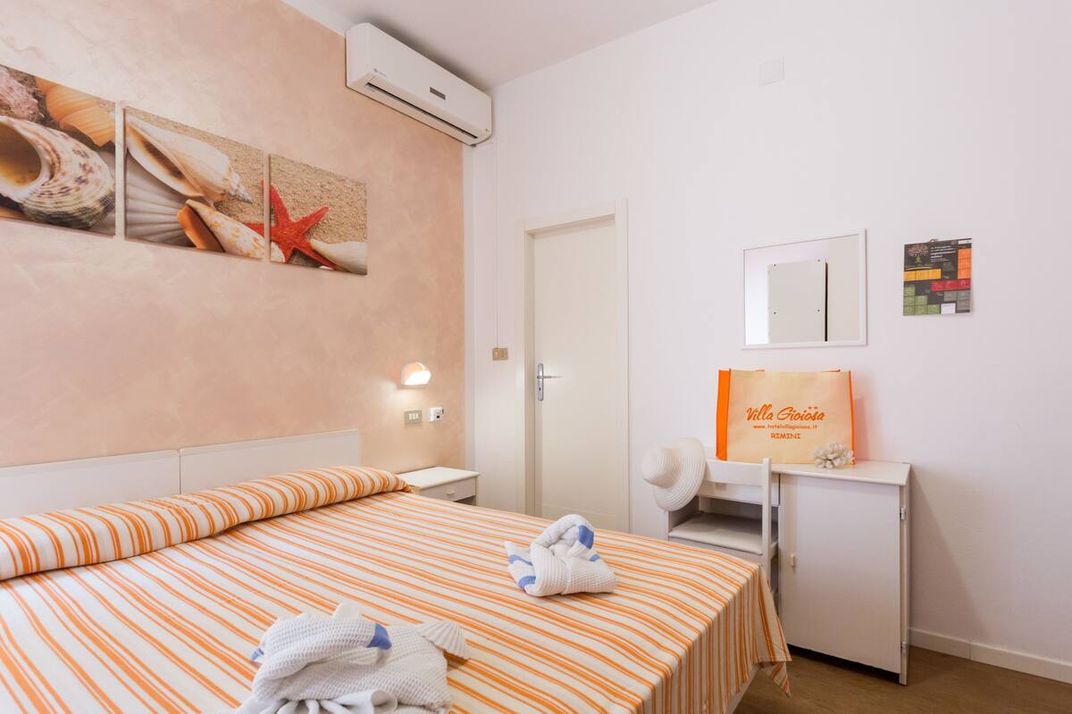 In-room safe, free WiFi, bed sheets