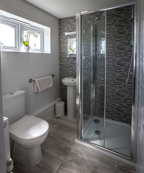 Bathroom - Beau Vallon Holiday Apartments (St. Pierre du Bois)