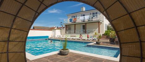 Piscine extérieure (ouverte en saison)