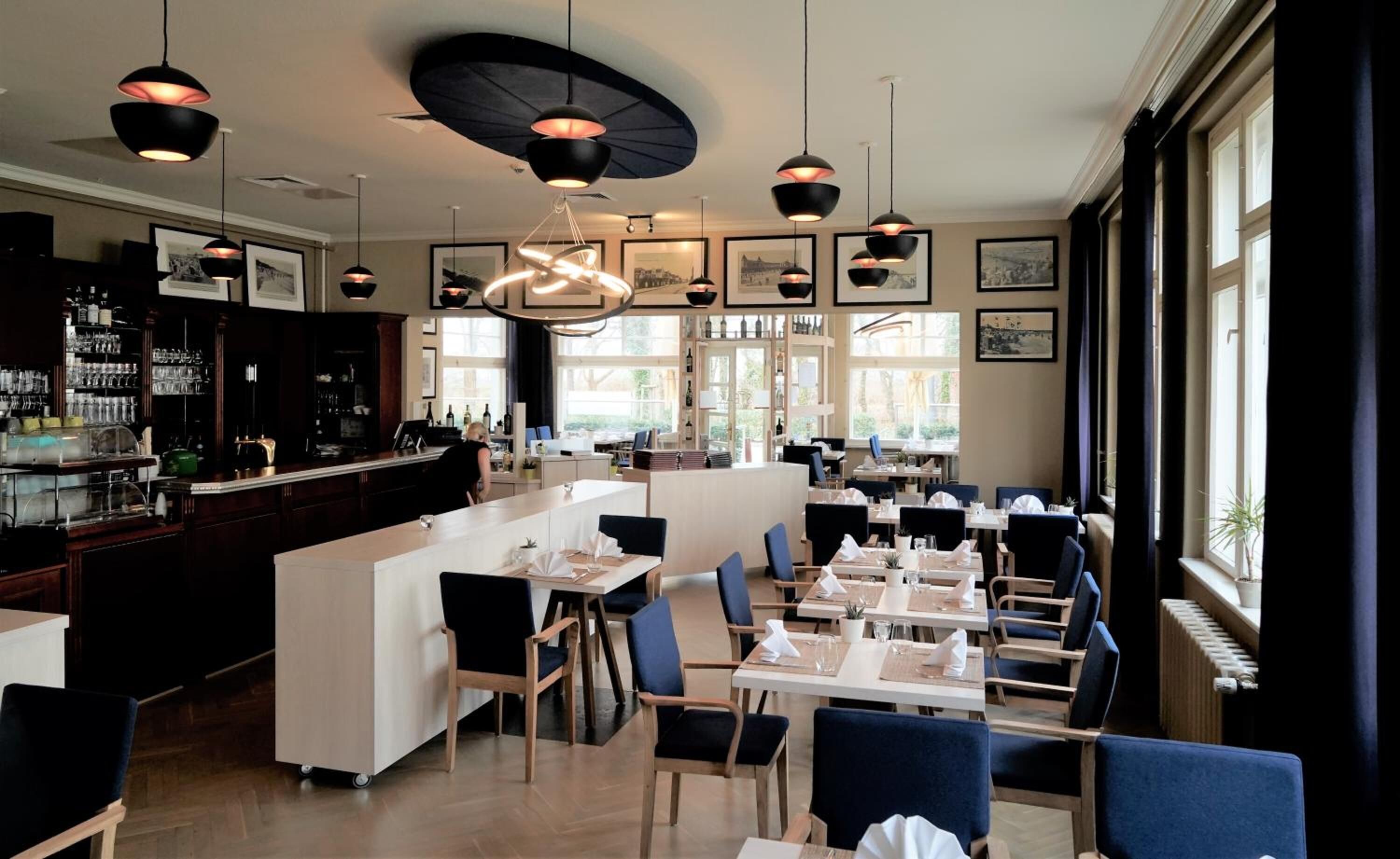 breakfast, lunch and dinner served