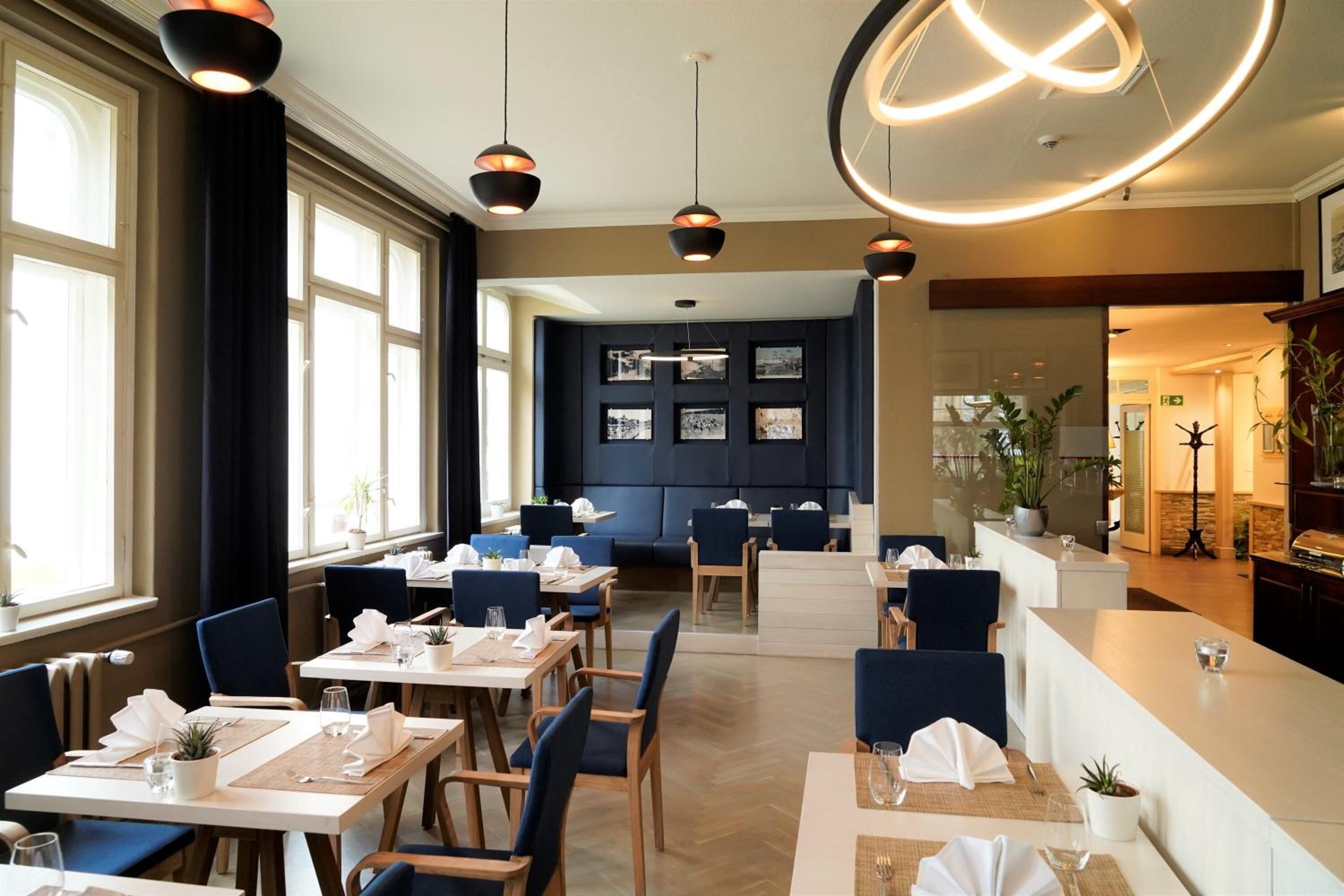 breakfast, lunch and dinner served