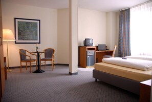 مكتب ومكواة/لوح كي وواي فاي مجانًا