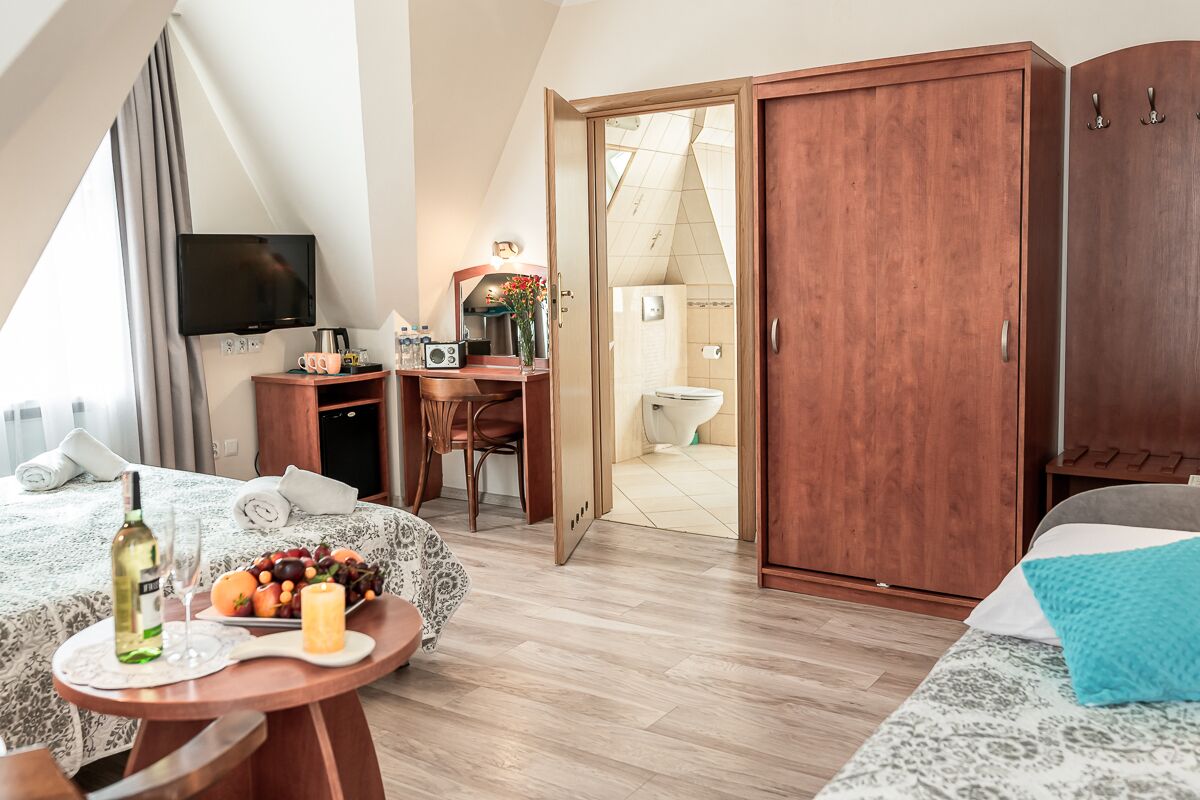 triple room | living area | 42-inch flat-screen tv with cable channels, tv