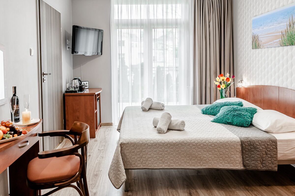 classic double or twin room | living area | 42-inch flat-screen tv with cable channels, tv