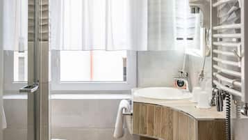 Classic Double or Twin Room | Bathroom