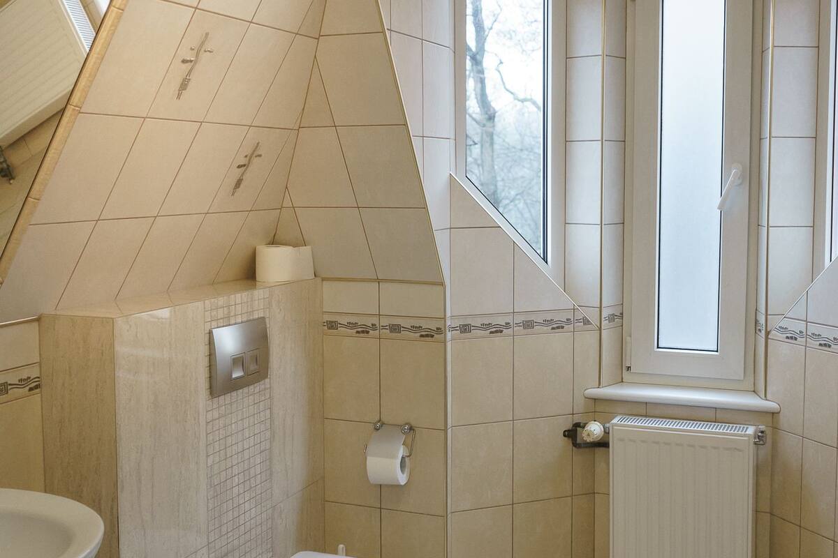 triple room | bathroom | shower, eco-friendly toiletries, hair dryer, towels